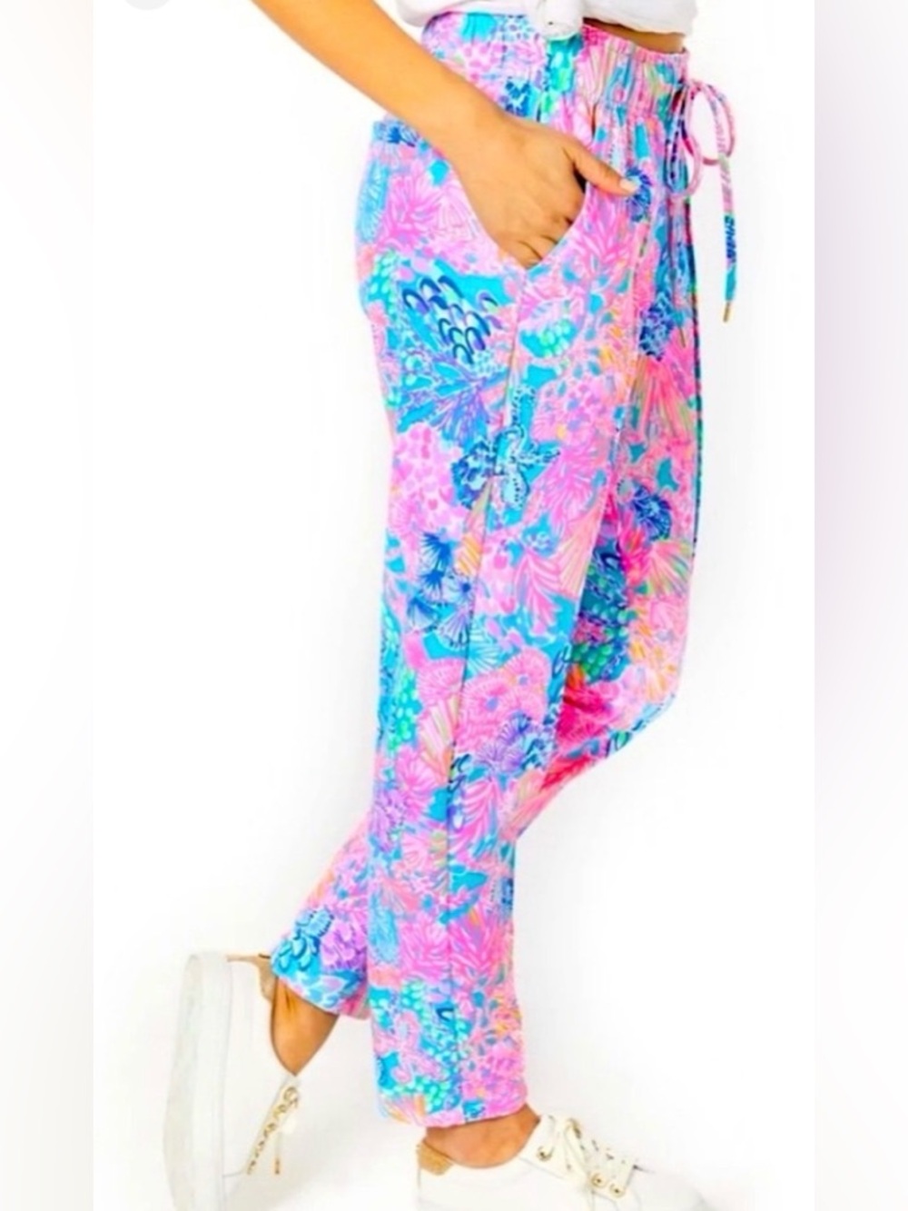 Lilly Pulitzer Emora Knit jogger Pants in the "Splendor in the Sand" print.